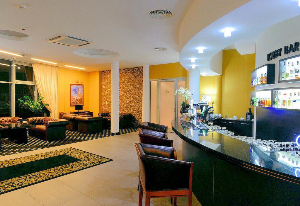 Hotel Business Faltom Gdynia Rahmel Exterior foto