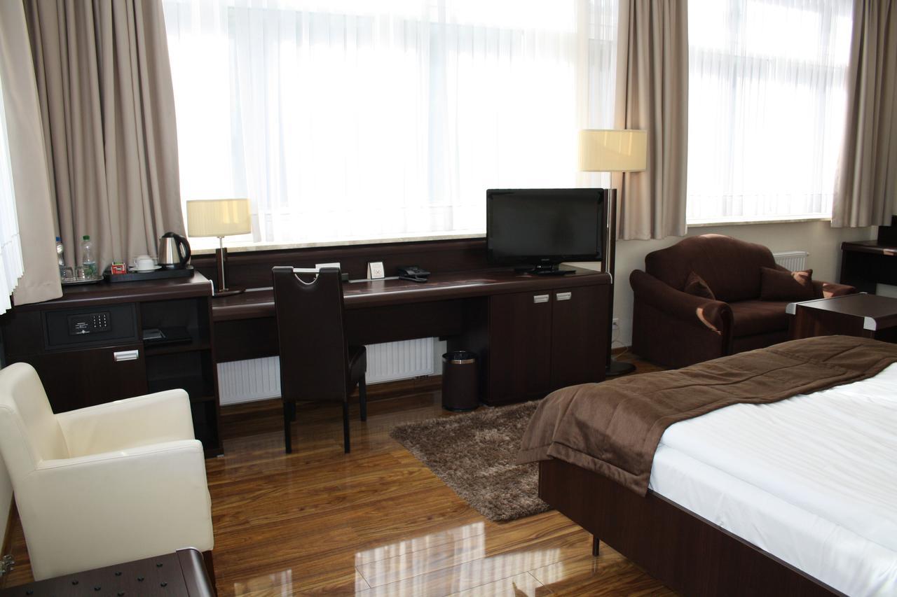 Hotel Business Faltom Gdynia Rahmel Exterior foto
