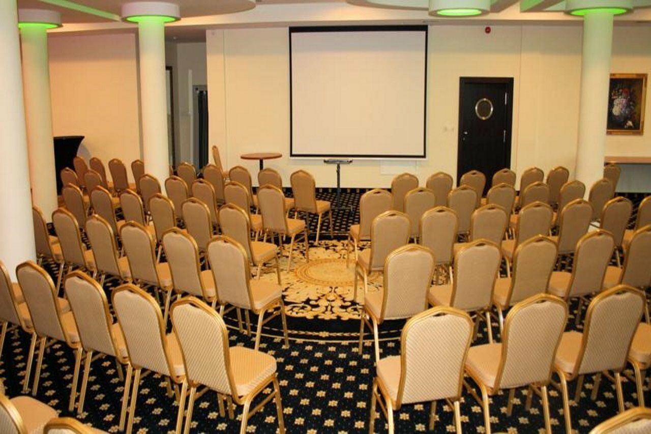 Hotel Business Faltom Gdynia Rahmel Exterior foto